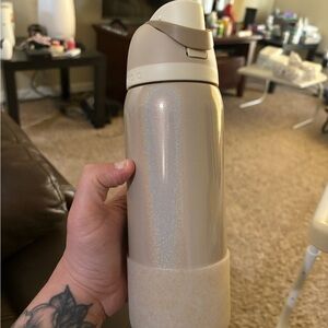 Owala Freesip 32oz Water Bottle  Merry & Bright Collection - Holiday Magic